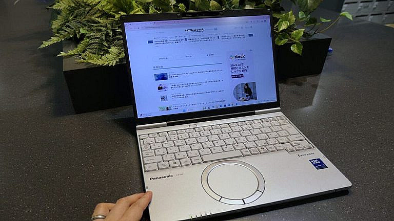 Новый ультрапортативный ноутбук Panasonic Lets Note SC весом менее 1 кг с круглым тачпадом и съемным аккумулятором.