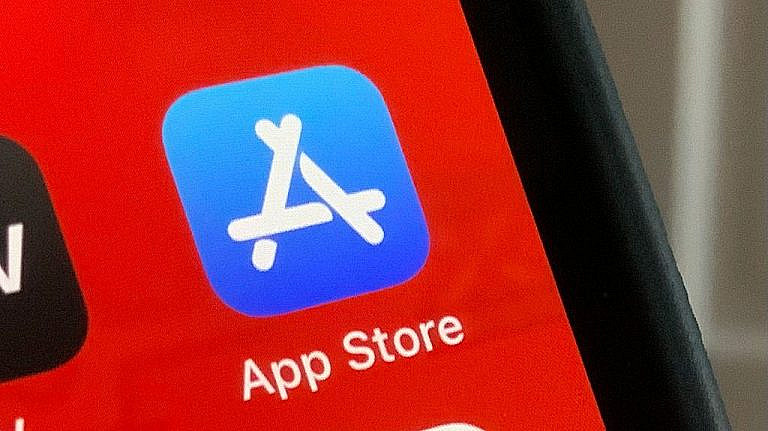 Apple внедряет AI-генерацию тегов для App Store в iOS 26. Разработчики смогут редактировать теги, улучшая видимость приложений.