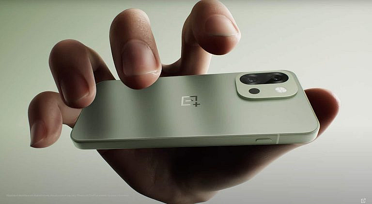 Июнь 2025 года: выход OnePlus 13s и Nothing Phone 3. Ожидаются улучшенные процессоры, камеры и дизайн. Также возможны новинки от Samsung, Xiaomi и Realme.