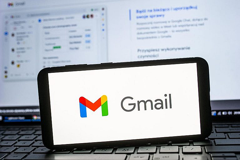 Google внедряет ИИ в Gmail для корпоративных клиентов: автоматические сводки переписок от Gemini с защитой данных.