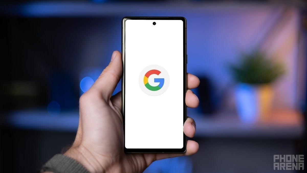 Google тестирует Search Live голосовой диалог с ИИ в поиске. Функция доступна пока не всем, но обещает удобный поиск инструкций и видео.