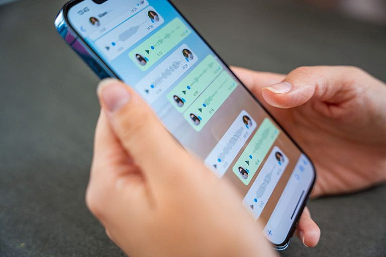 WhatsApp рассылает уведомления о безопасности: почему это не мошенничество и как убрать сообщение, если оно мешает.