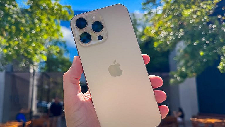 Verizon предлагает iPhone 16 Pro, iPad и Apple Watch бесплатно при обмене смартфона и подключении к тарифу myPlan на 3 года. Узнайте детали и подводные камни.