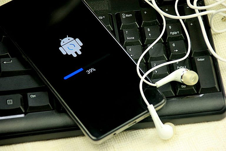 Samsung One UI 7: революционная защита от краж с ИИ-анализом поведения и автономной блокировкой для Galaxy S22-S25, Z Fold и Flip.