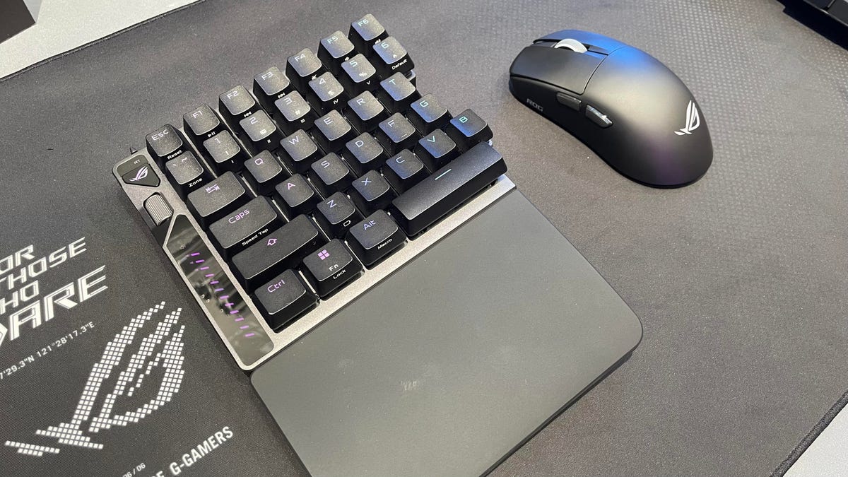 Новая игровая клавиатура Asus ROG Falcata с раздвижной конструкцией для удобства в играх и работе. Беспроводная, с поддержкой 3 устройств, датчиком Hall Effect и до 610 часов автономности. Выход летом 2025.