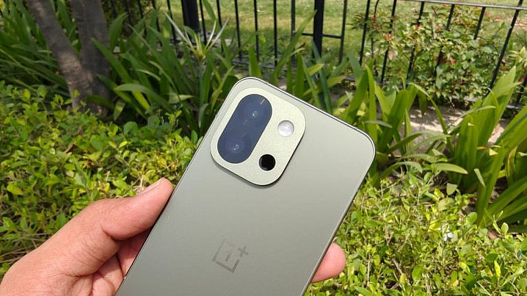 OnePlus 13s стартовал в Индии: Snapdragon 8 Elite, 120 Гц экран, 50 Мп камера и быстрая зарядка 80 Вт. Цены от 54 999 рупий.