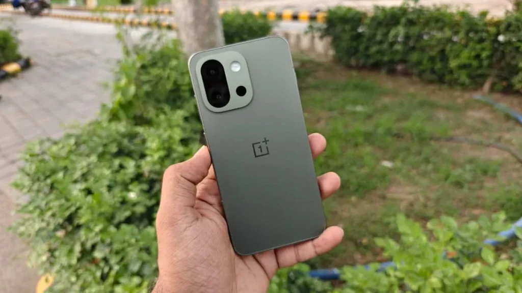 OnePlus 13s: новый смартфон с Snapdragon 8 Elite, 50-МП камерой и батареей 5850 мАч. Презентация 5 июня 2025 года.