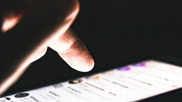 SMS и RCS уязвимы для спама и фишинга. Переходите на мессенджеры с end-to-end шифрованием, такие как WhatsApp, Telegram и Signal, для безопасности.