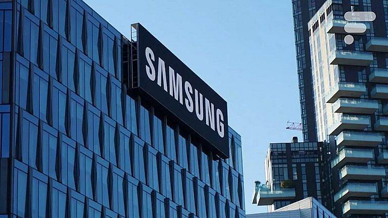 Samsung планирует к 2028 году заменить кремниевые подложки на стеклянные в своих чипах. Это снизит стоимость и улучшит производительность, особенно для ИИ.