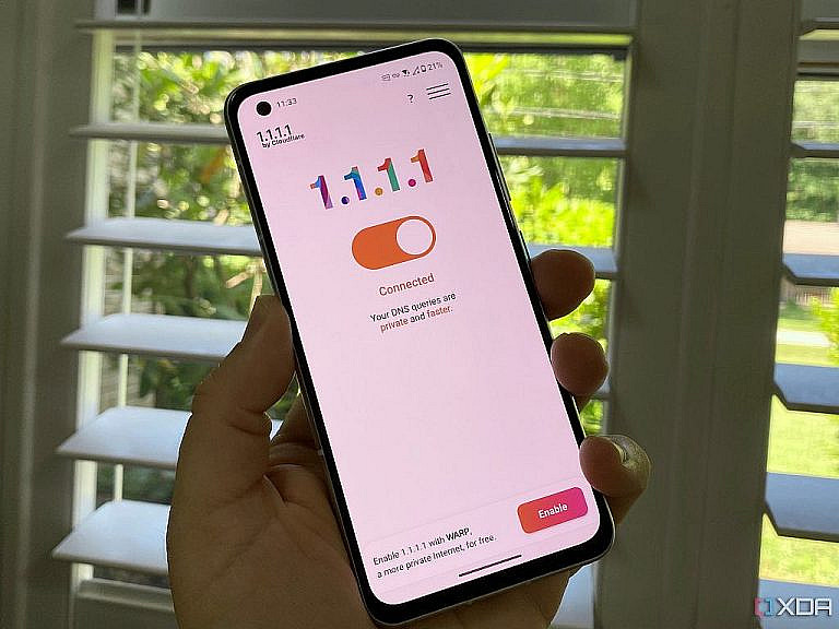 Защитите свои DNS-запросы с помощью DoH и DoT: как шифровать трафик и избежать слежки в интернете.