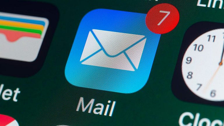 Проблемы с Apple Mail после iOS 18.5: зависания, пустой экран. Решения: перезагрузка, обновление. Ждем исправления от Apple.