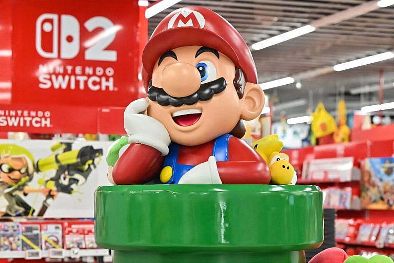 Nintendo Switch 2: обновленная консоль с большим экраном, мощным процессором и магнитными контроллерами. Предзаказы бьют рекорды, но высокая цена и дефицит могут осложнить старт продаж.