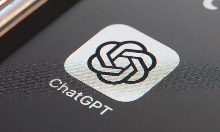 Разговоры в ChatGPT могут попасть в Google, если пользователи разрешают индексацию при публикации ссылки. OpenAI подтверждает приватность чатов по умолчанию.