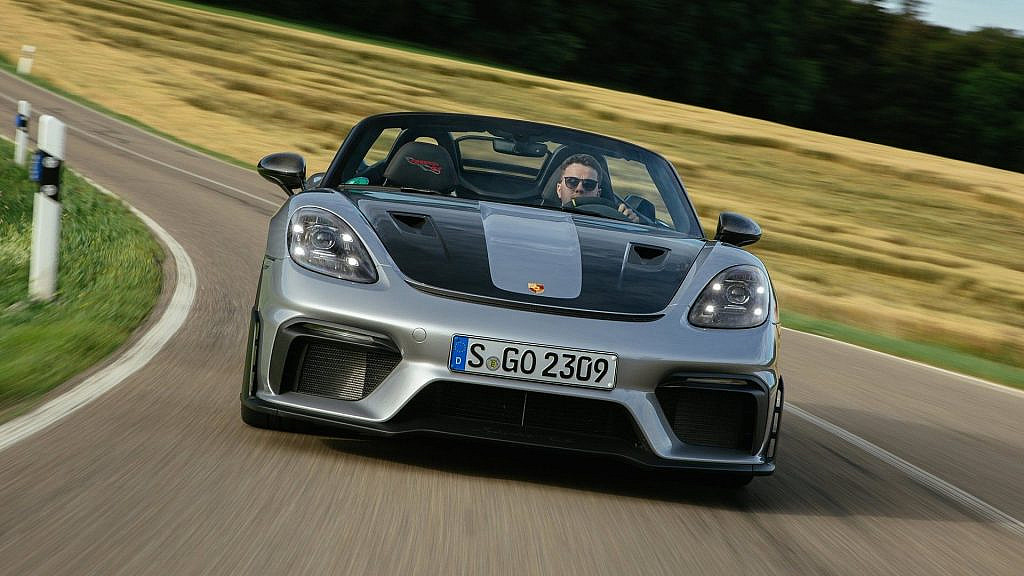 Porsche прекращает выпуск 718 Cayman и Boxster в 2025 году из-за новых правил ЕС. На смену придет электромобиль на 800-вольтовой архитектуре.