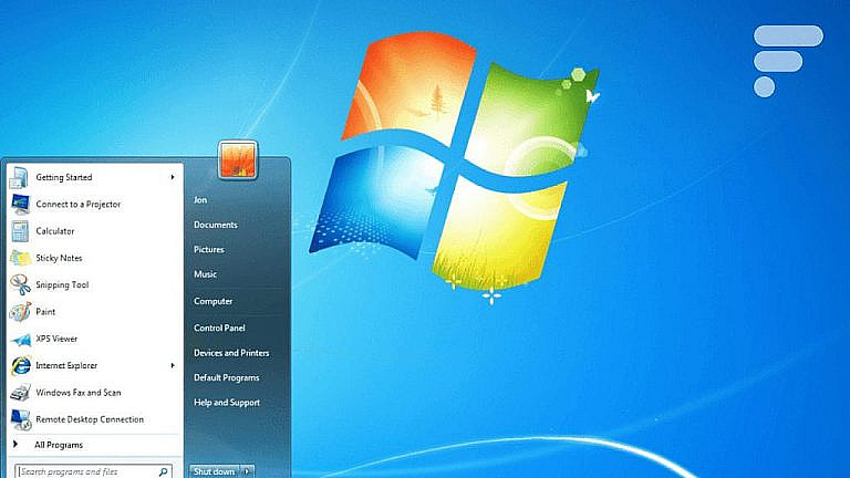 Узнайте, почему Windows 7 загружалась на 30 секунд дольше с однотонным фоном. Разбор бага от инженера Microsoft и история его исправления в 2009 году.