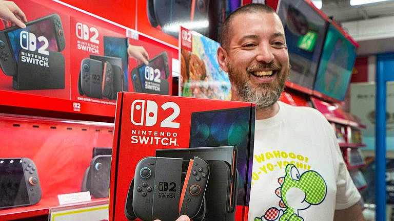 Nintendo Switch 2 установила рекорд: 5,82 млн проданных консолей за первый месяц. Прогнозы на год скромные, но аналитики ожидают больше.