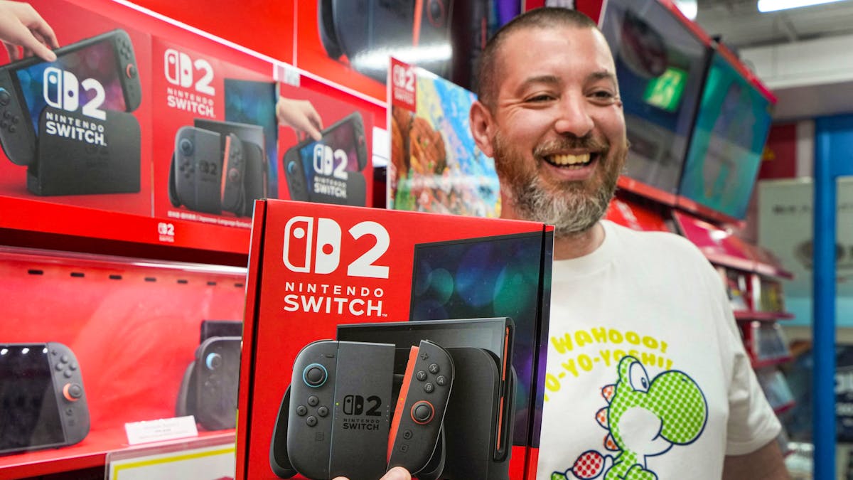 Nintendo Switch 2 установила рекорд: 5,82 млн проданных консолей за первый месяц. Прогнозы на год скромные, но аналитики ожидают больше.