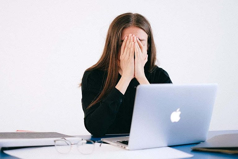 ИИ в работе: помощник или стресс? Опросы Ipsos и Mendo показывают, как технологии меняют трудовую жизнь в 2025 году.