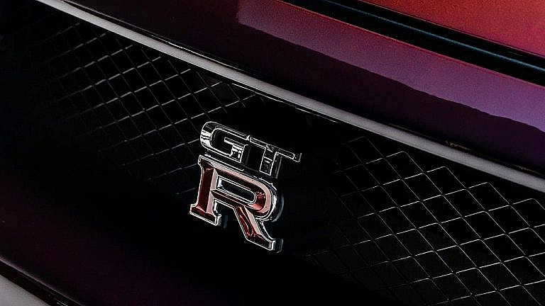 Редчайший Nissan Skyline GT-R R34 V-Spec II Nismo Clubman Race Spec с 450 л.с. и пробегом 25 300 миль выставлен на продажу в Дубае. Цена около 660 000.