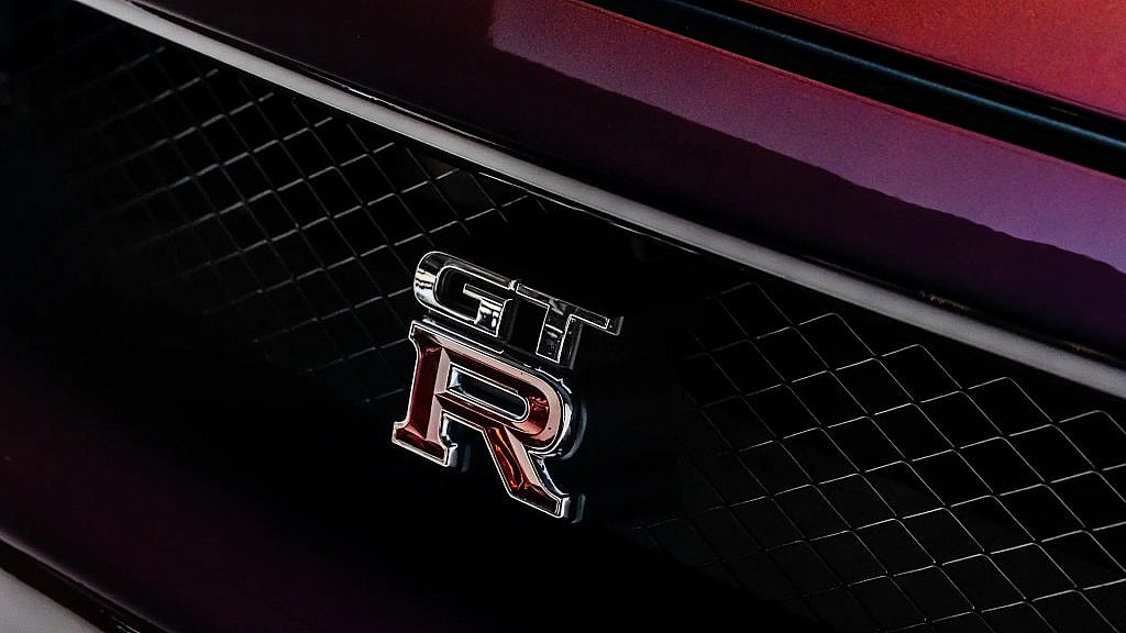 Редчайший Nissan Skyline GT-R R34 V-Spec II Nismo Clubman Race Spec с 450 л.с. и пробегом 25 300 миль выставлен на продажу в Дубае. Цена около 660 000.