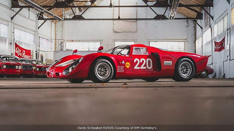 Редкий гоночный Alfa Romeo Tipo 332 1968 года с автографом Марио Андретти выставлен на аукцион RM Sotheby's. Уникальный раритет с историей.