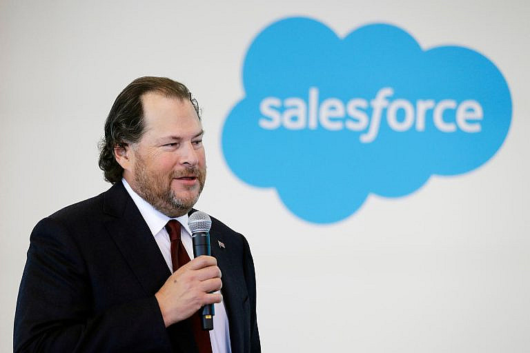Salesforce покупает Informatica за 7 млрд евро для усиления позиций в агентном ИИ. Сделка ускорит создание автономных бизнес-решений. Акции Salesforce выросли на 1,1.