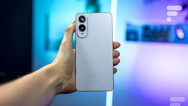 Galaxy S25 Edge самый тонкий смартфон 5,8 мм, но с урезанной батареей и камерой. Рекордный дизайн ценой автономности и функциональности.