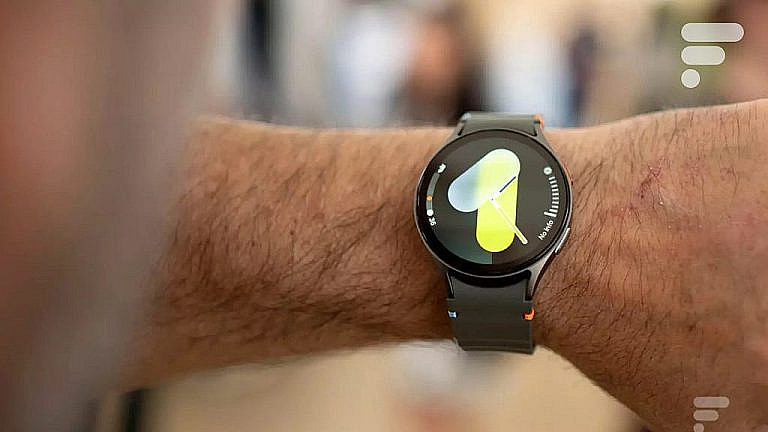 Samsung Galaxy Watch 7 со скидкой 50 на Amazon. AMOLED-экран, WearOS, датчик BioActive, автономность 35 часов. Отличный выбор за 154 евро.