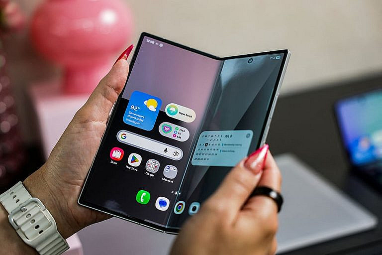 Samsung Galaxy Z Fold 7 с One UI 8: флагманский складной смартфон на Android 16 с ИИ-фишками и мощным железом. Цены от 7,599 дирхамов.