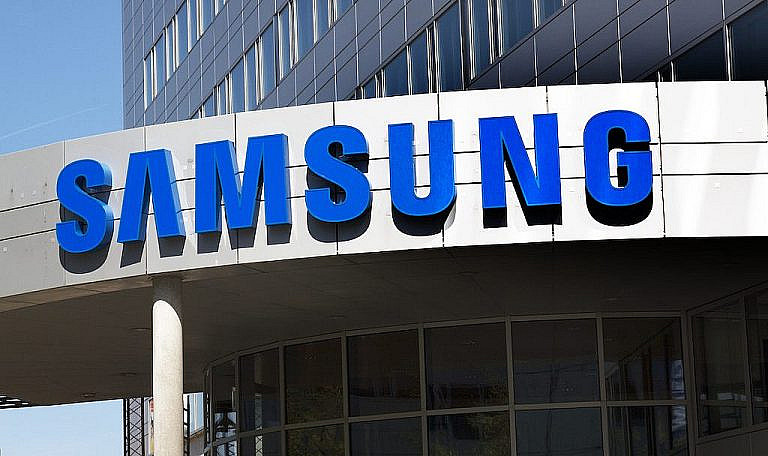 Samsung и Perplexity AI обсуждают партнерство: интеграция поиска и ассистента в смартфоны Galaxy S26 и другие устройства.