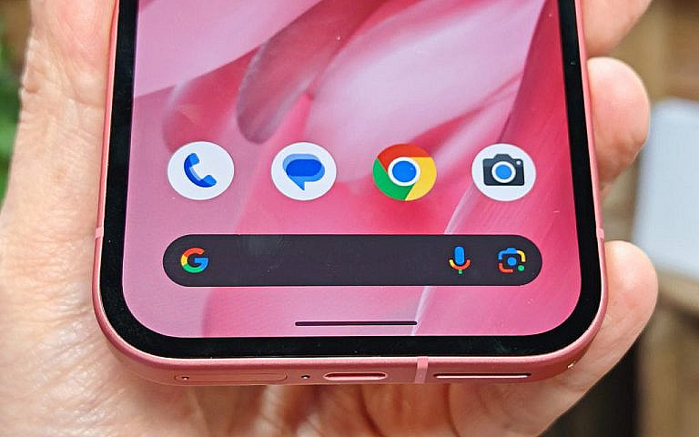 Android 16 обновил скрытое меню Phone Information V2 с новыми вкладками, включая Satellite для будущей спутниковой связи.