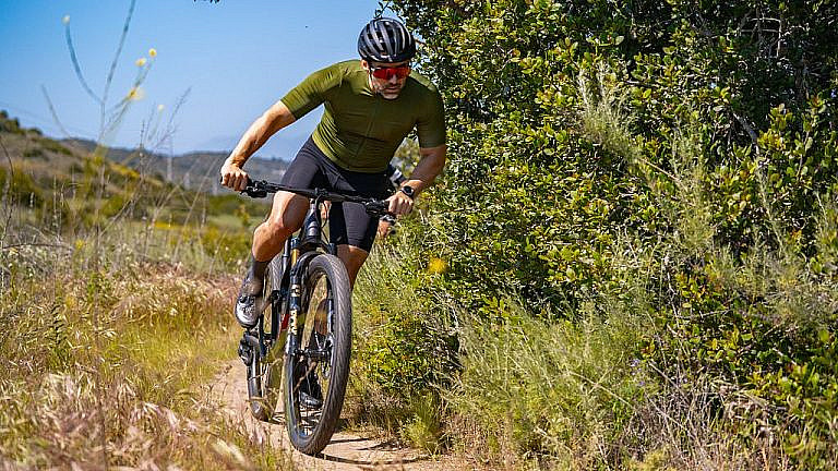 Shimano представила бюджетные Deore и Deore XT с электронным переключением, делая технологию доступнее для массового рынка.
