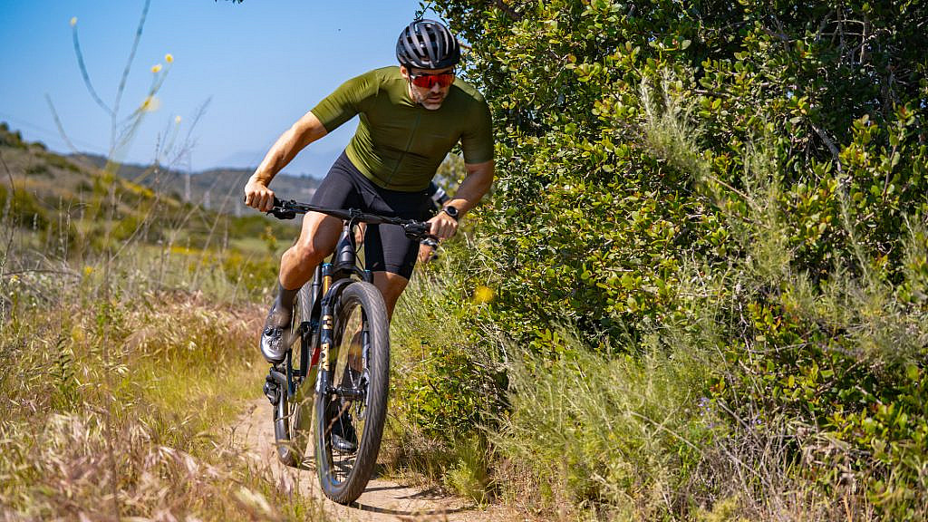 Shimano представила бюджетные Deore и Deore XT с электронным переключением, делая технологию доступнее для массового рынка.