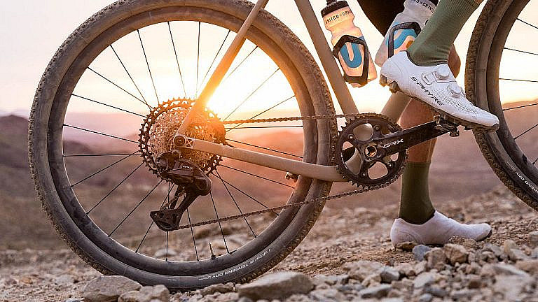 Новый беспроводной GRX Di2 от Shimano: два компонента для модернизации трансмиссии без проводов. Адаптированный MTB-переключатель и простой левый манипулятор.