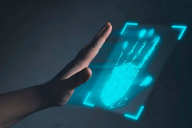 Samsung запатентовала сканер ладони для смартфонов более надежную альтернативу Face ID и отпечаткам пальцев. Технология анализирует линии и вены ладони.