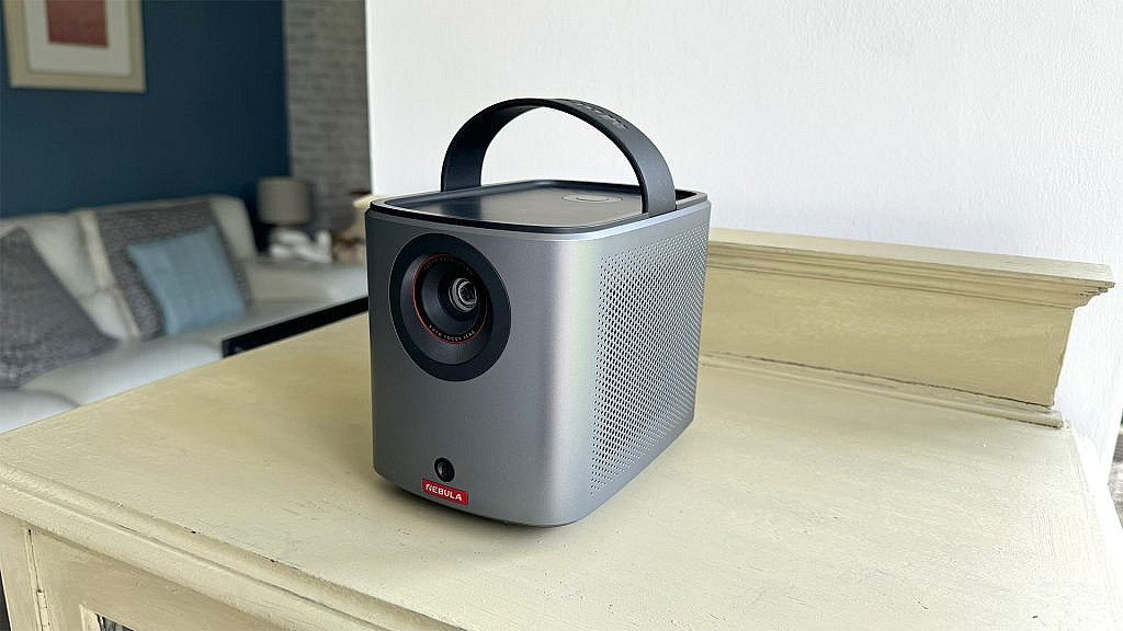 Anker Nebula Mars 3 Air компактный проектор с разрешением 1080p, яркостью 400 ANSI люмен и Android TV. Идеален для дома, походов и командировок.