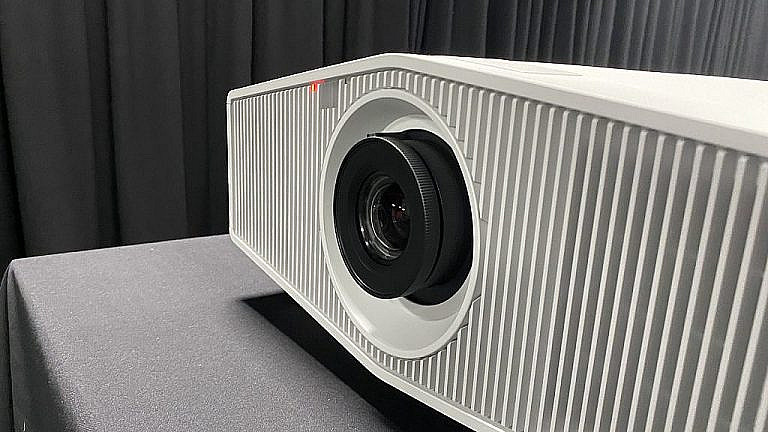 Сони VPL-XW5000ES проектор с нативным 4K и лазерной подсветкой. Скидка 1700 в Richer Sounds, идеален для домашнего кинотеатра.