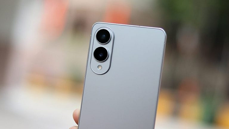 Фан-рендеры Galaxy S26 с радикальным дизайном и овальным модулем камеры уже появились в сети. Новый концепт от пользователя Reddit.