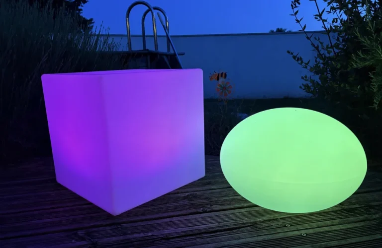 Стильные светильники Cube и Galet от Guirled с солнечной панелью и RGB-подсветкой. Уют и функциональность для вашего сада.