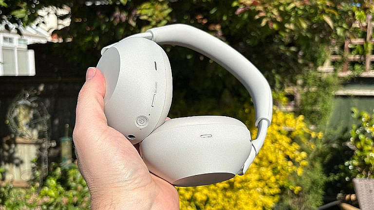 Sony WH-1000XM6: новинка 2025 года. Три флагманские модели в продаже: XM4, XM5 и XM6. Сравнение цен и характеристик.