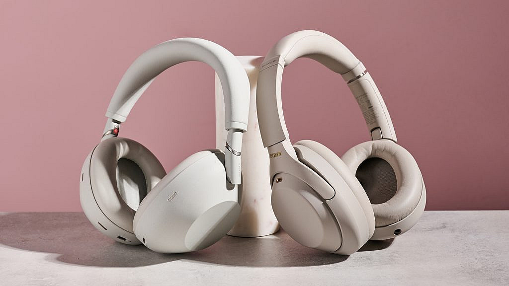 Сравнение Sony WH-1000XM6 и WH-1000XM4: разница в технологиях, звуке и цене. Узнайте, какие наушники выбрать в 2025 году.