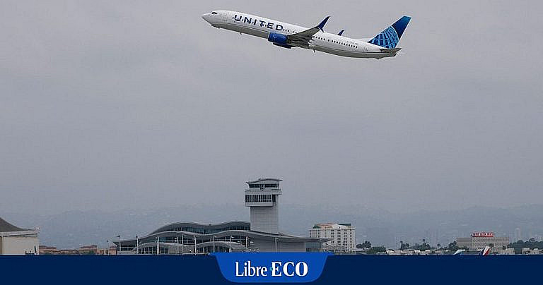United Airlines отключила Wi-Fi Starlink на 24 самолетах из-за помех в радиосвязи. SpaceX и авиакомпания работают над устранением проблемы.