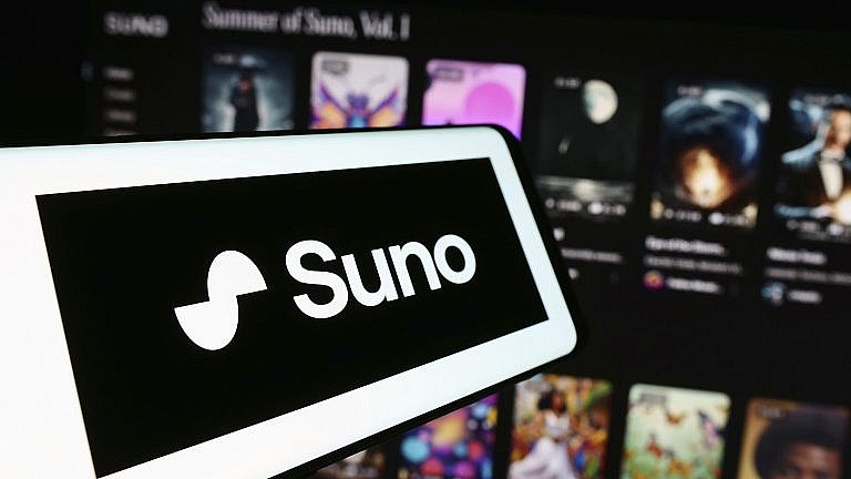 Suno ИИ для создания музыки по текстовым запросам. Угроза авторским правам и будущему музыкальной индустрии.