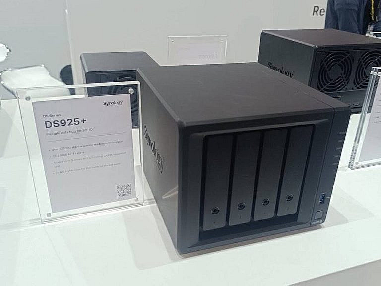 Новый NAS-сервер Synology DS925 для профессионалов и малого бизнеса: AMD Ryzen, 4 слота HDDSSD, 2.5GbE, но без PCIe.