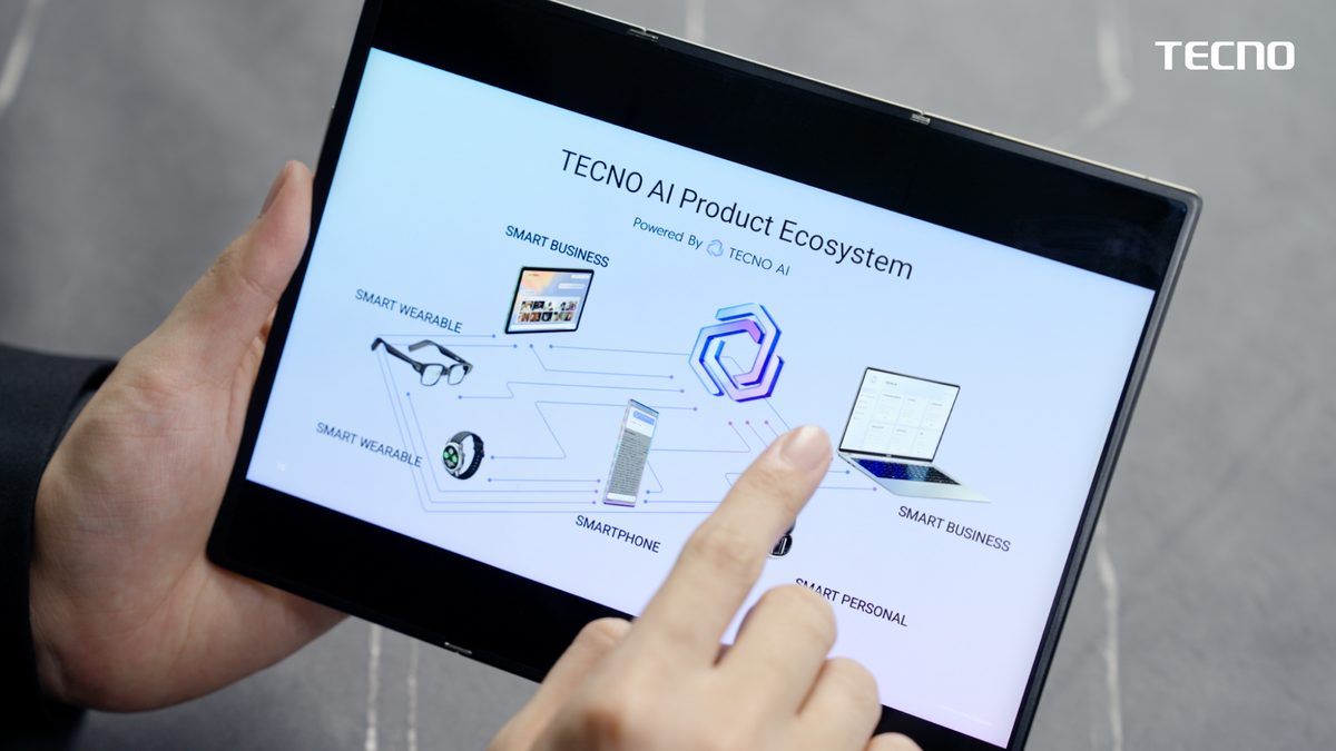 Концепт смартфона Tecno Phantom Ultimate G Fold с тройным складыванием и экраном до 9,94 дюйма. Покажут на MWC 2026.