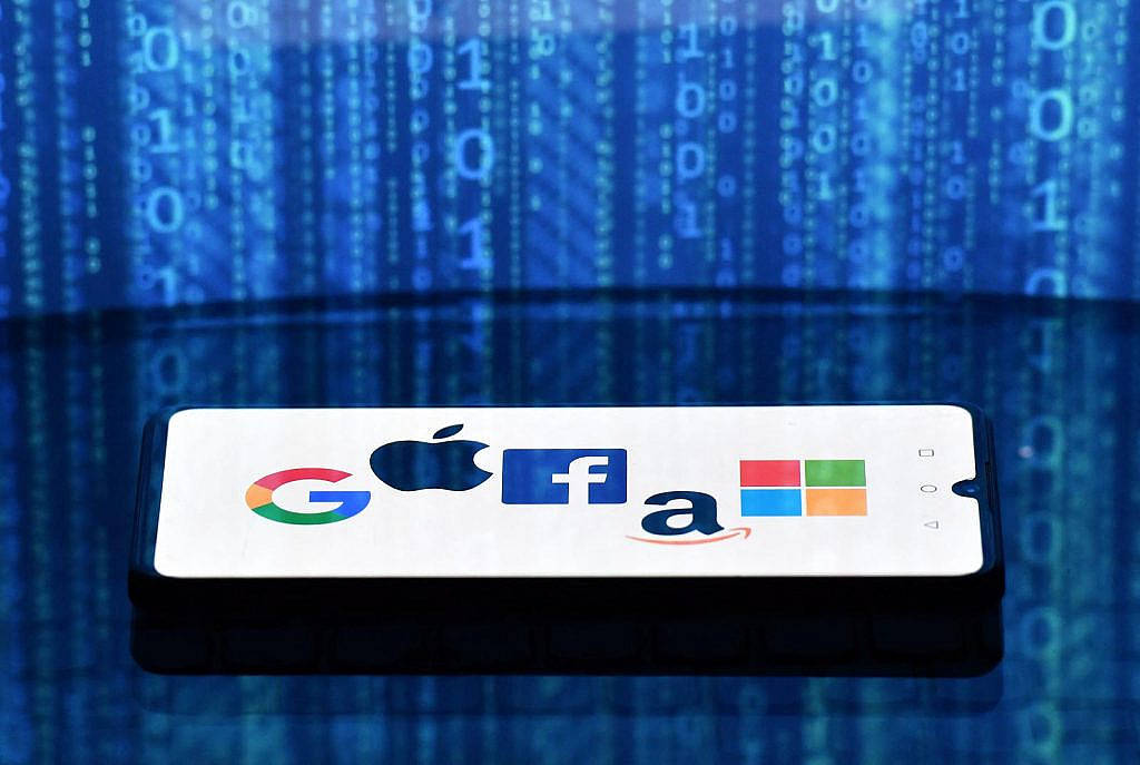 Крупнейшие IT-компании показали рекордную прибыль в 2025 году благодаря ИИ, несмотря на экономические вызовы и высокие инвестиции.