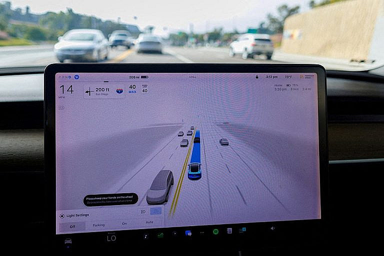 Tesla Model Y проехала 24 км без водителя в Остине. Автономная доставка на софте Robotaxi прорыв или пиар? Технологии будущего уже здесь.