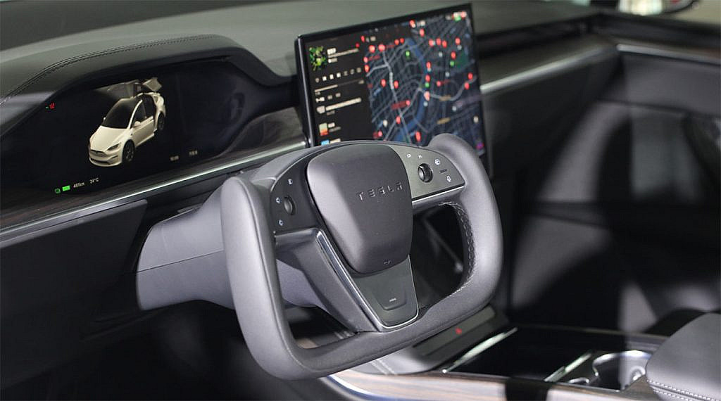 Tesla запускает роботакси в Остине с ограниченным флотом Model Y. Критические тесты без водителя не проведены, что ставит под вопрос сроки и безопасность проекта.
