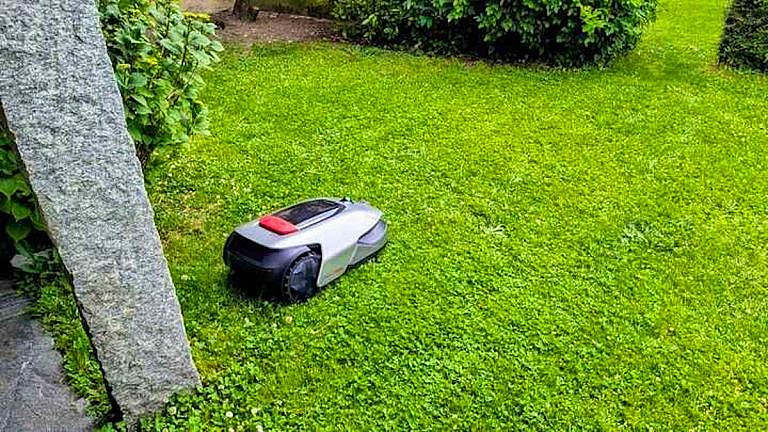 Робот-газонокосилка Dreame A2 с лазерным радаром Lidar: тихая работа, точная навигация и удобное управление через приложение.