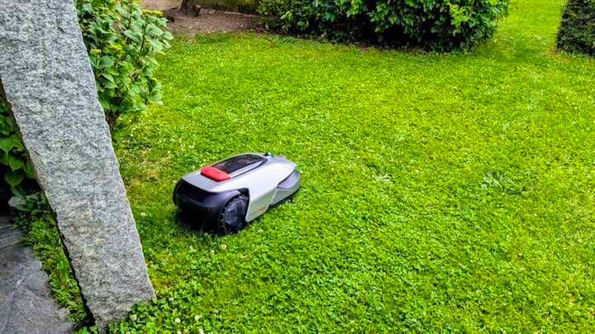 Робот-газонокосилка Dreame A2 с лазерным радаром Lidar: тихая работа, точная навигация и удобное управление через приложение.